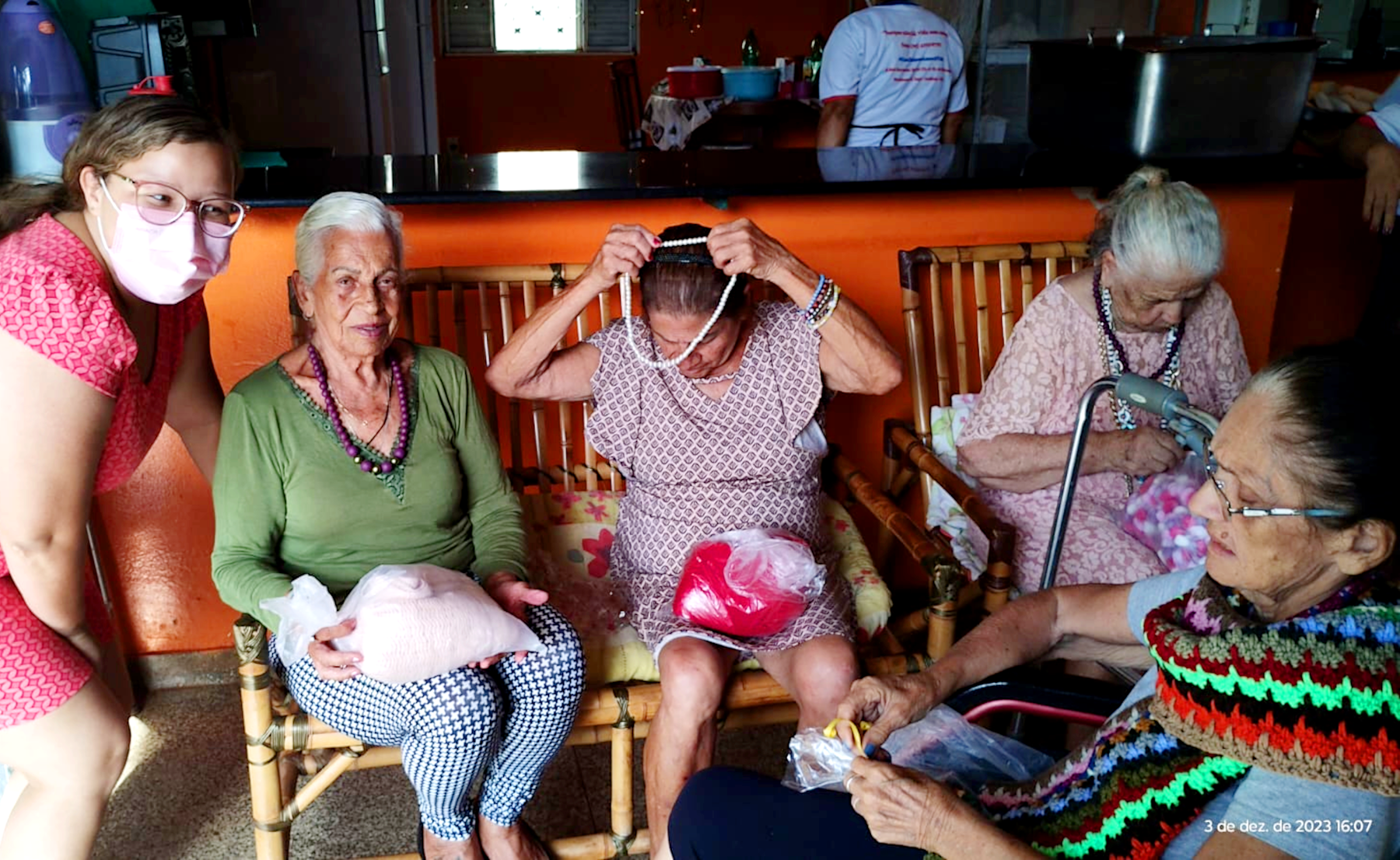 JOVENS DA ASFA FAZEM INTERAÇÃO GERACIONAL EM VISITA A ABRIGO DE IDOSOS